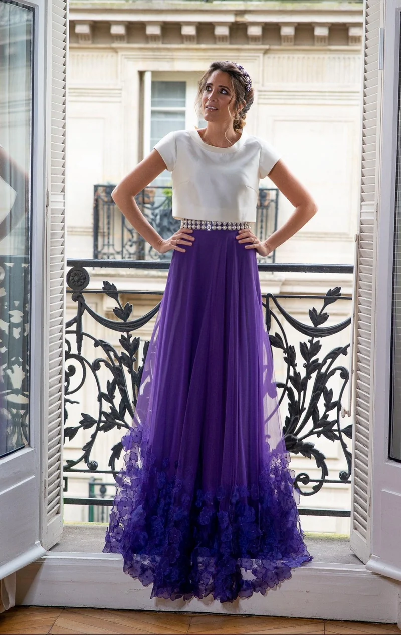 Jupe longue violette à ourlet brodé de fleurs