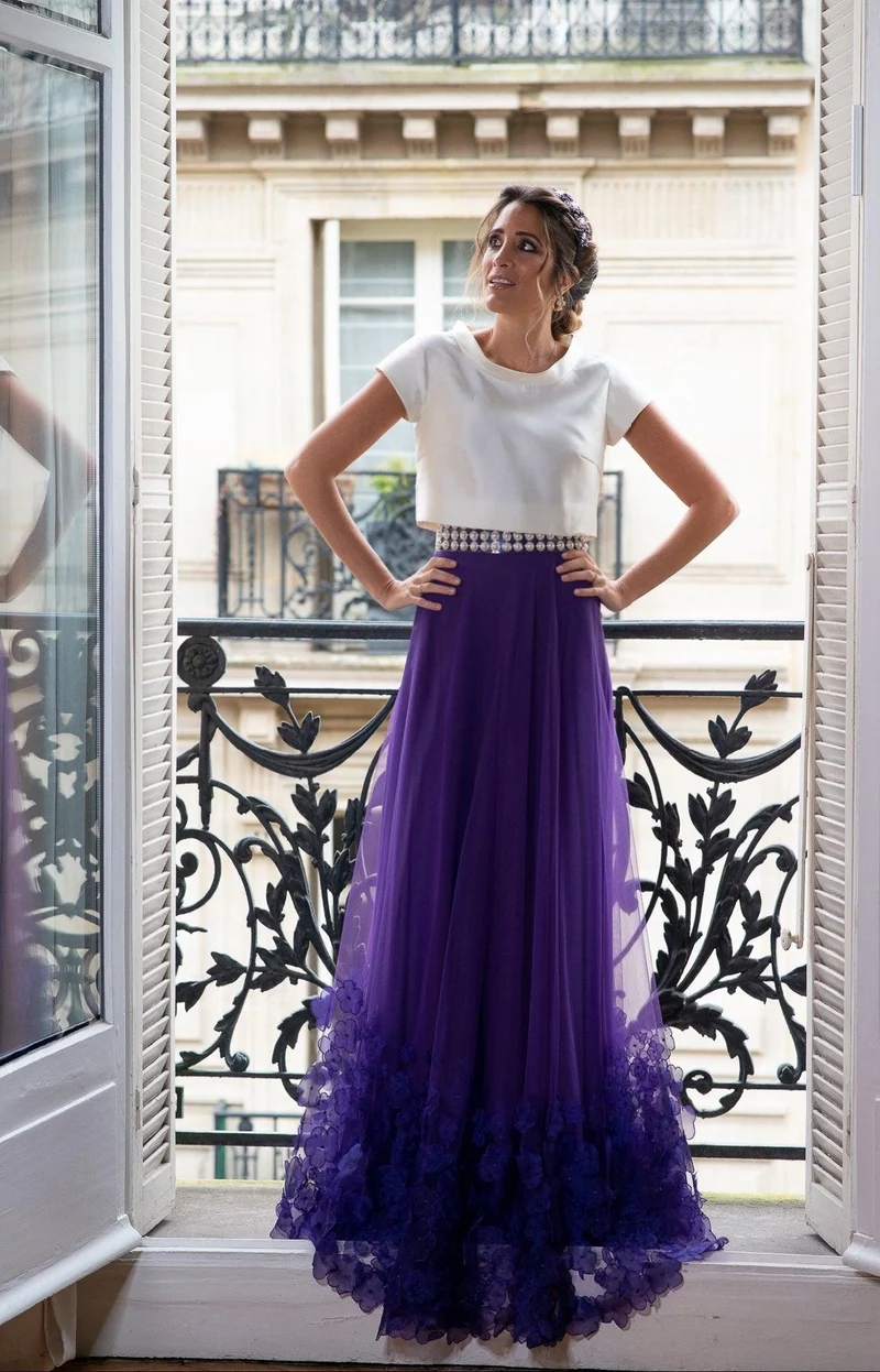 Jupe longue violette à ourlet brodé de fleurs