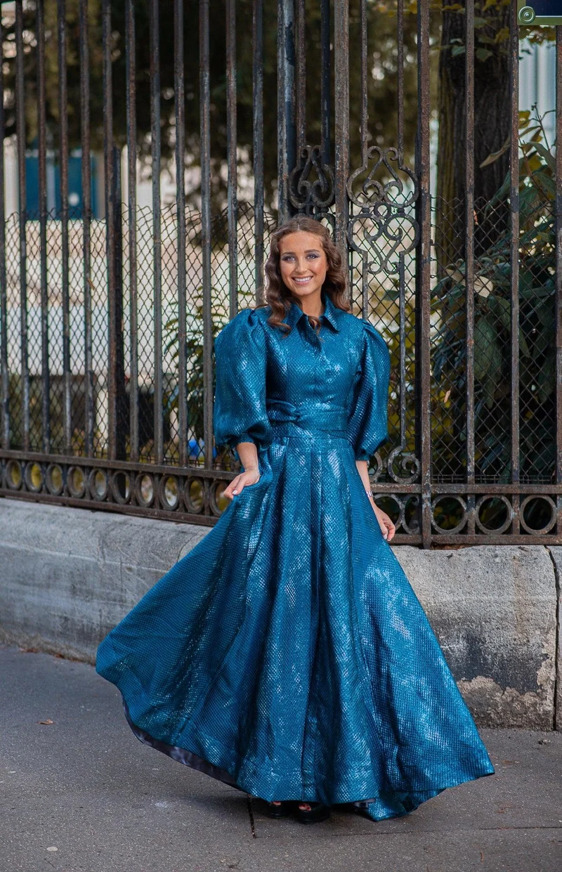 Robe longue du soir en jacquard bleu texturé