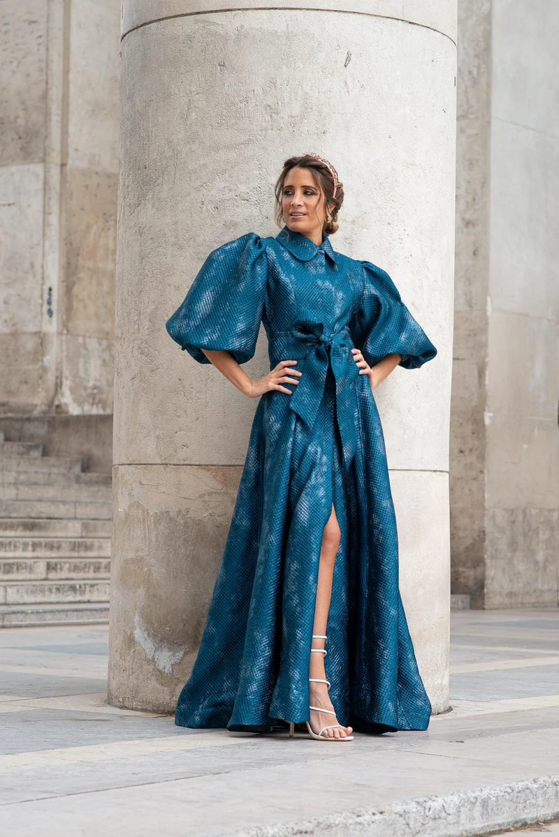 Robe longue du soir en jacquard bleu texturé