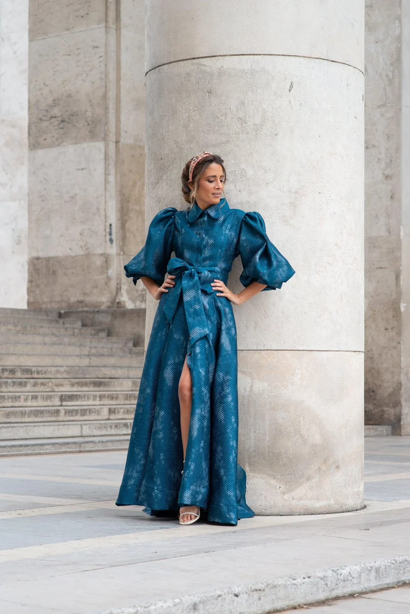 Robe longue du soir en jacquard bleu texturé