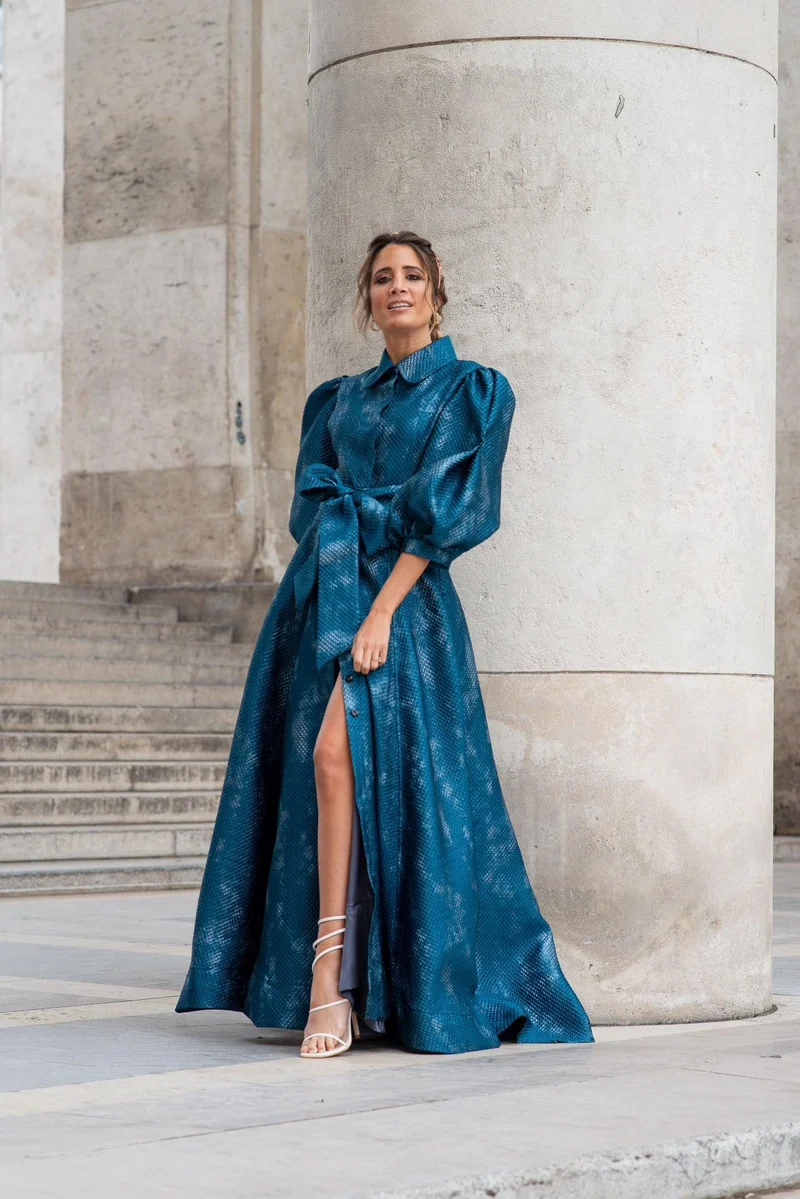 Robe longue du soir en jacquard bleu texturé