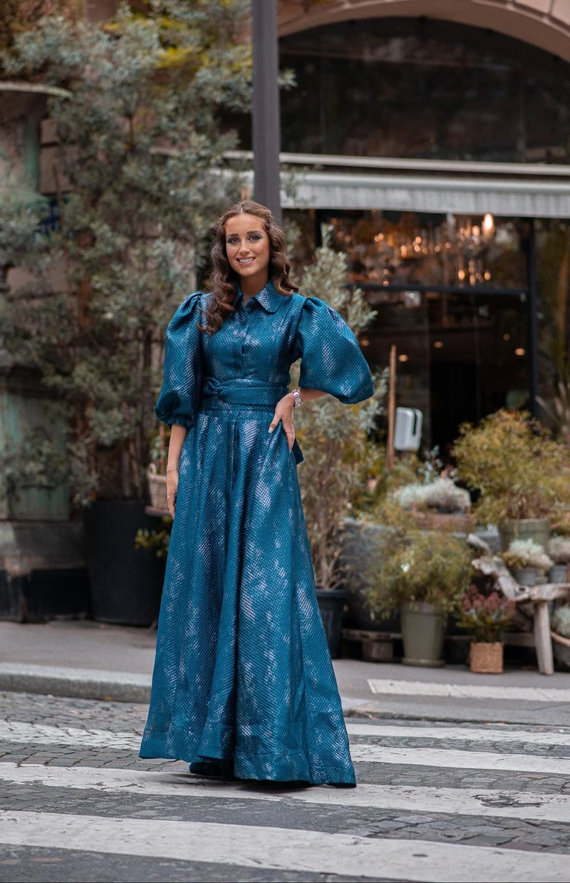 Robe longue du soir en jacquard bleu texturé