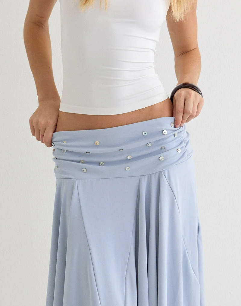 Jupe mi-longue Faliha en lyocell bleu poudré avec boutons en perle