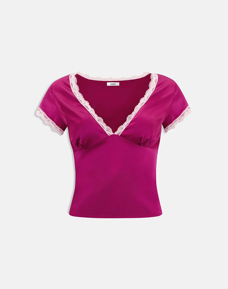 Haut Kinnas avec bordure en dentelle, en satin couleur baie