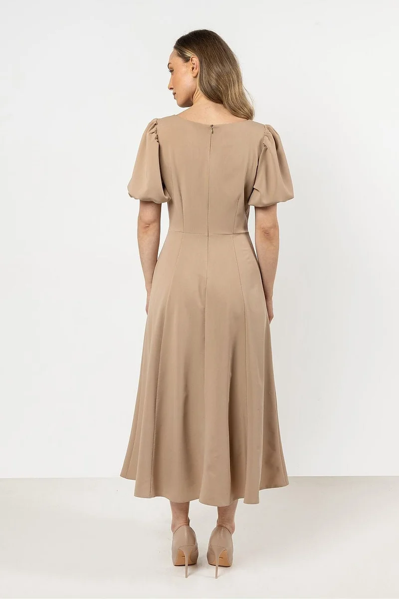 Robe habillée beige manches courtes