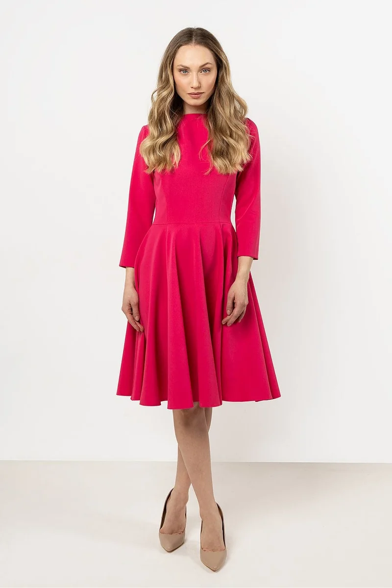 Robe de cocktail rose évasée manches longues