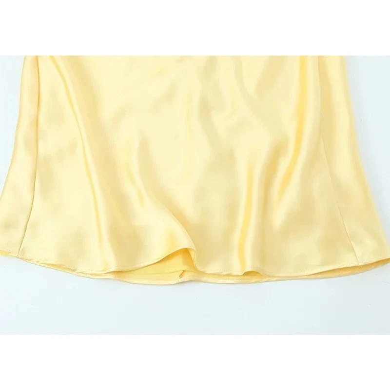 Robe longue jaune dos nu satinée