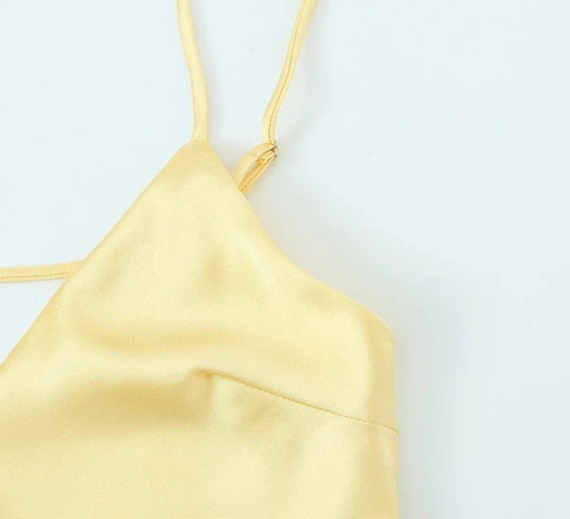 Robe longue jaune dos nu satinée
