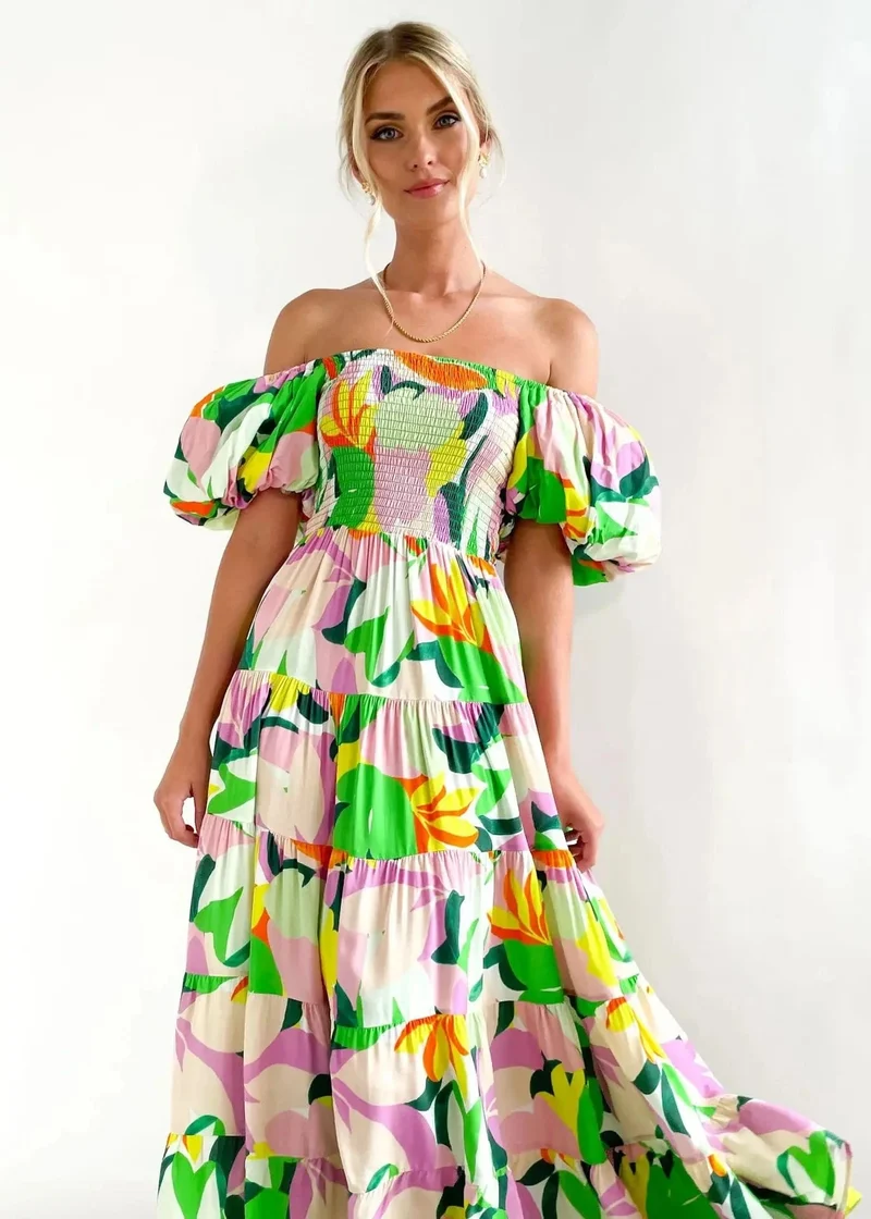 Robe fleurie midi épaules dénudées