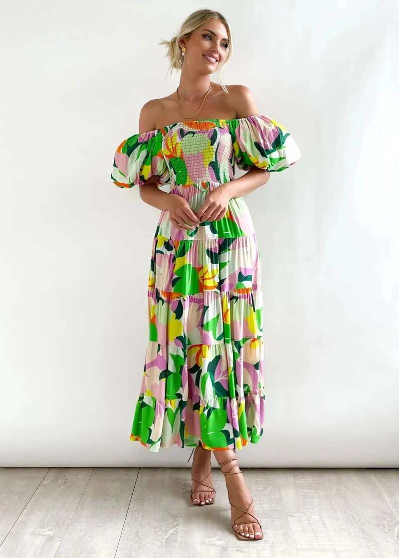 Robe fleurie midi épaules dénudées