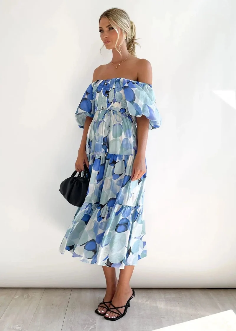 Robe fleurie midi épaules dénudées