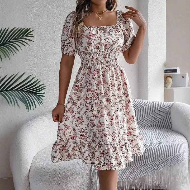 Robe d'été fleurie manches courtes col carré
