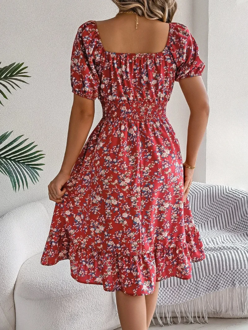 Robe d'été fleurie manches courtes col carré
