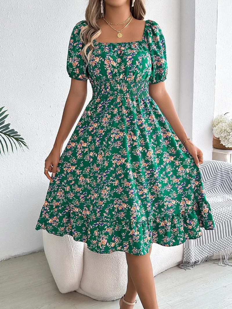 Robe d'été fleurie manches courtes col carré