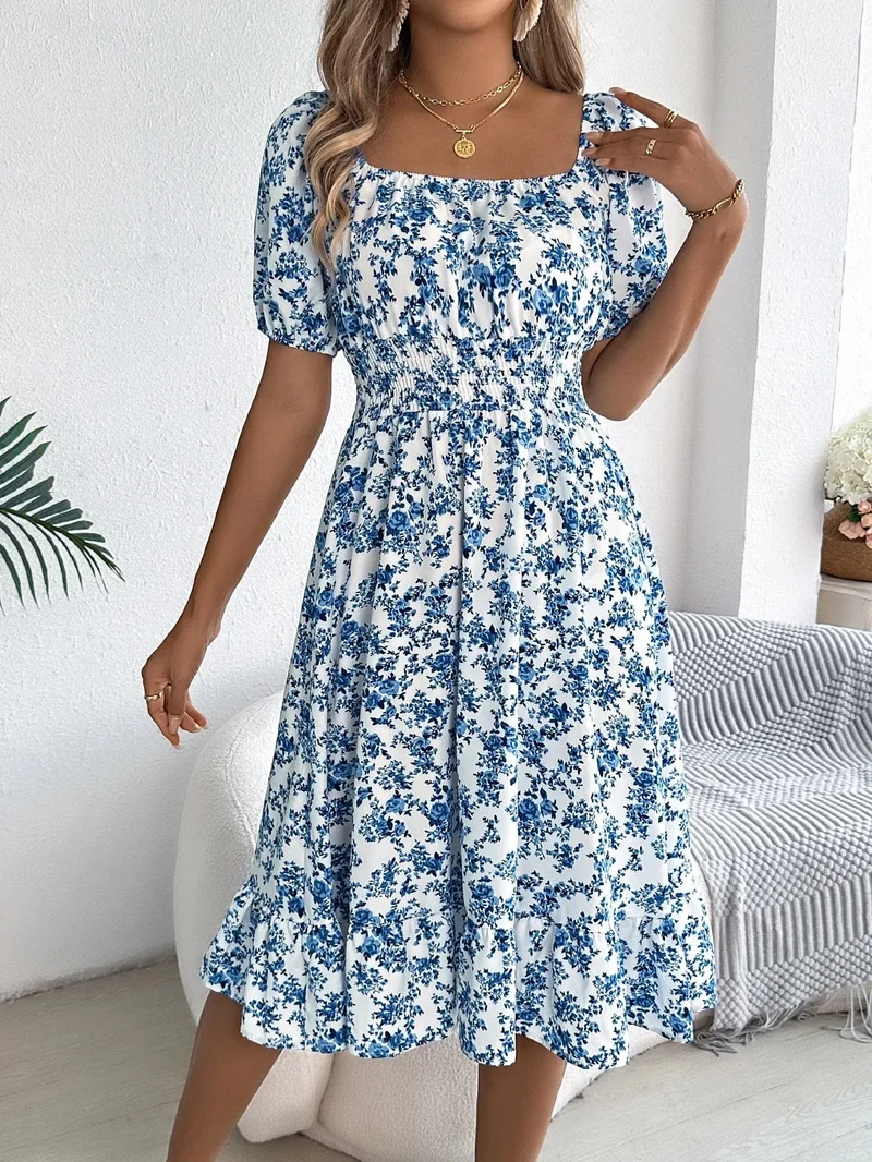 Robe d'été fleurie manches courtes col carré