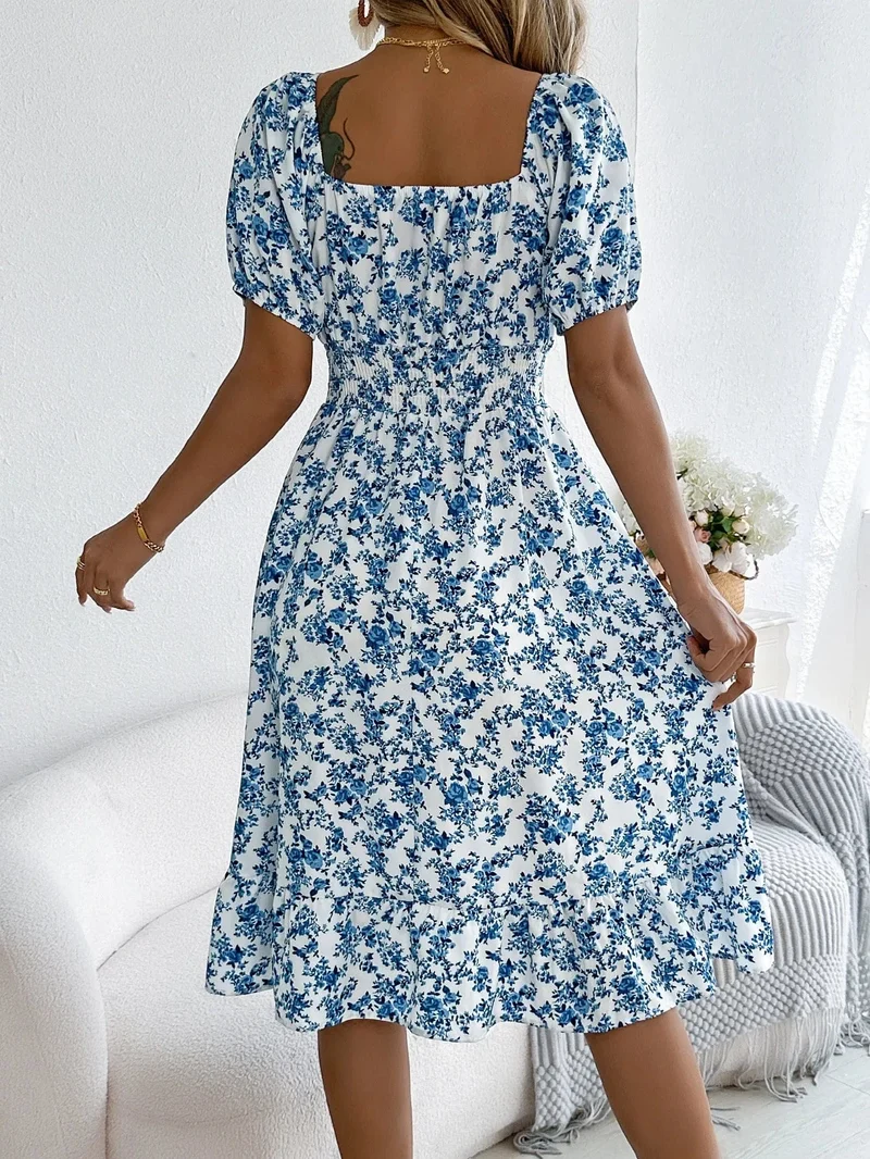 Robe d'été fleurie manches courtes col carré