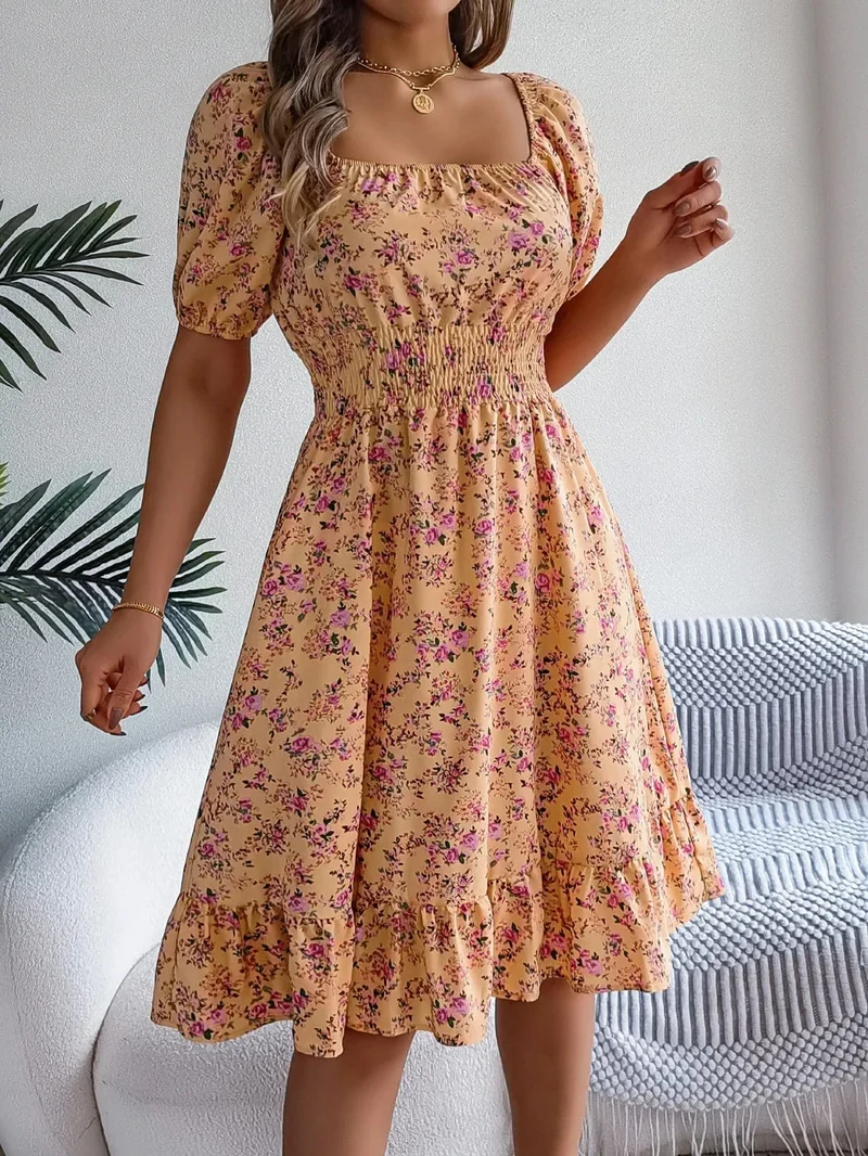 Robe d'été fleurie manches courtes col carré