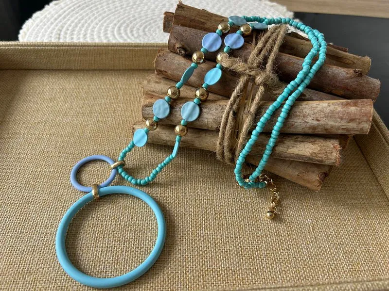 Collier sautoir perles et anneaux bleu