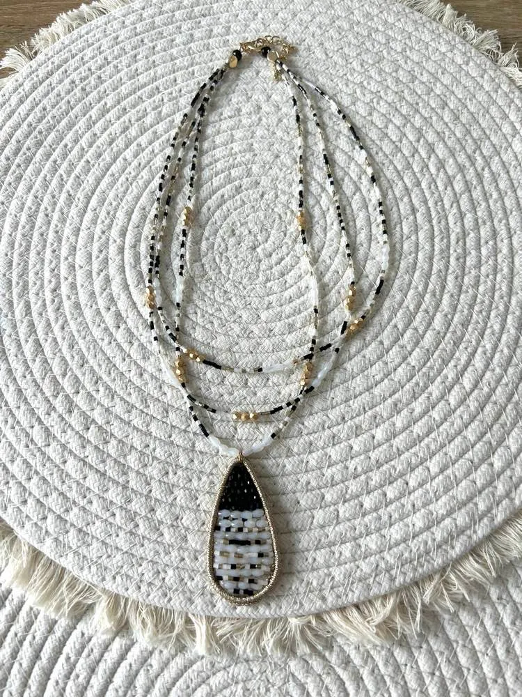 Collier Goutte en perles noir et blanc