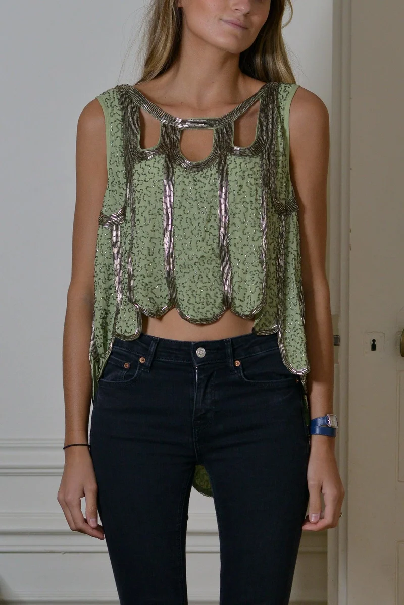 Top à broderies et découpes