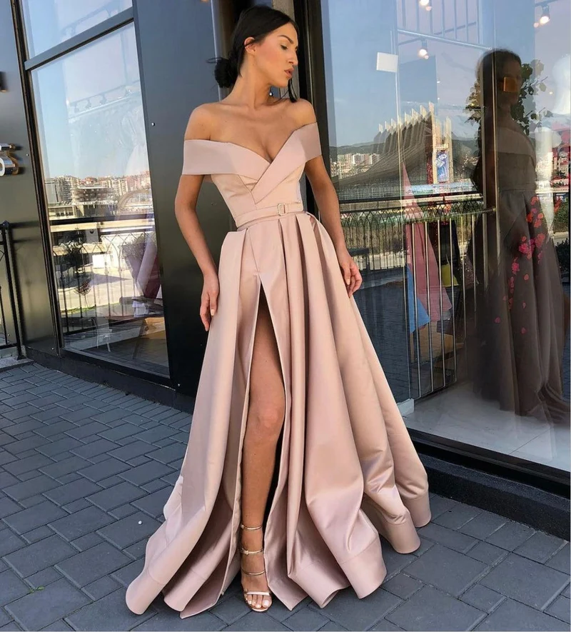 Robe longue du soir en soie poudré