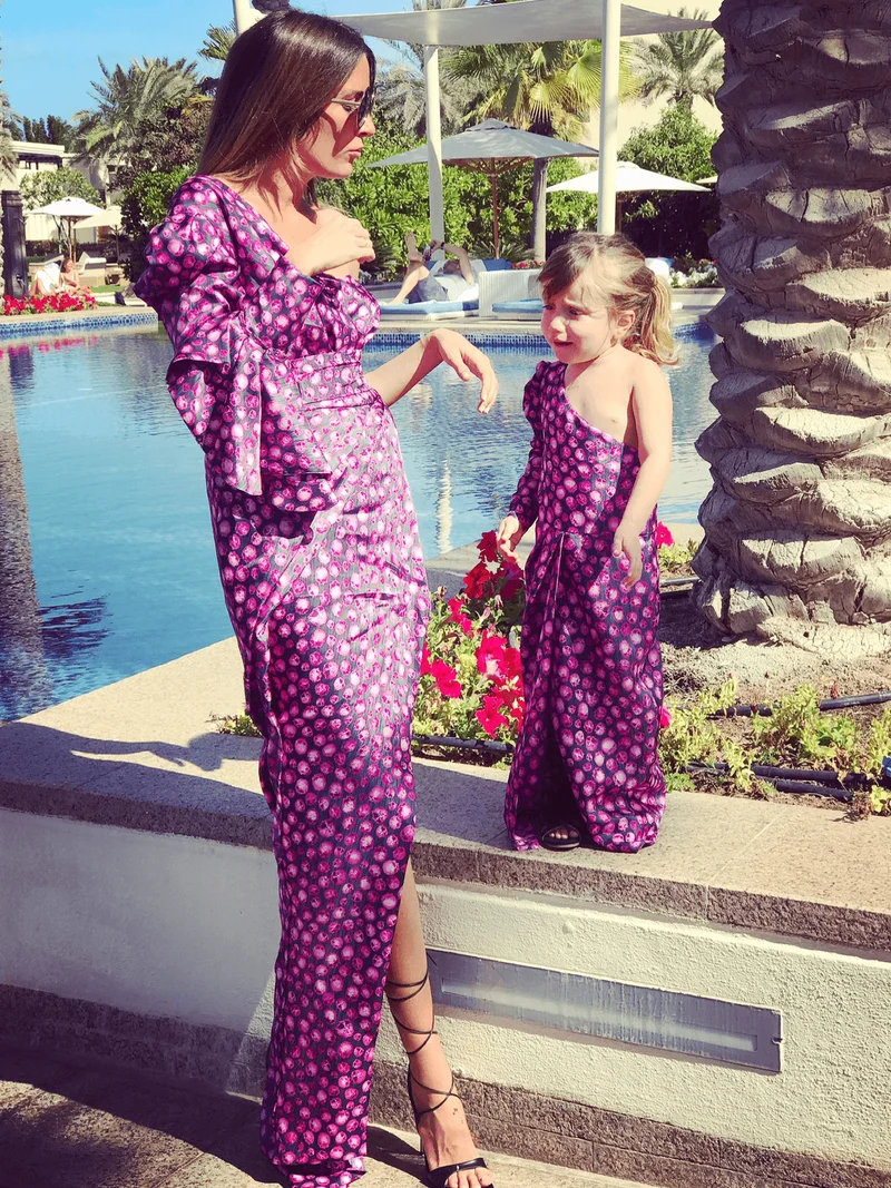 Robe asymétrique violette à fleurs