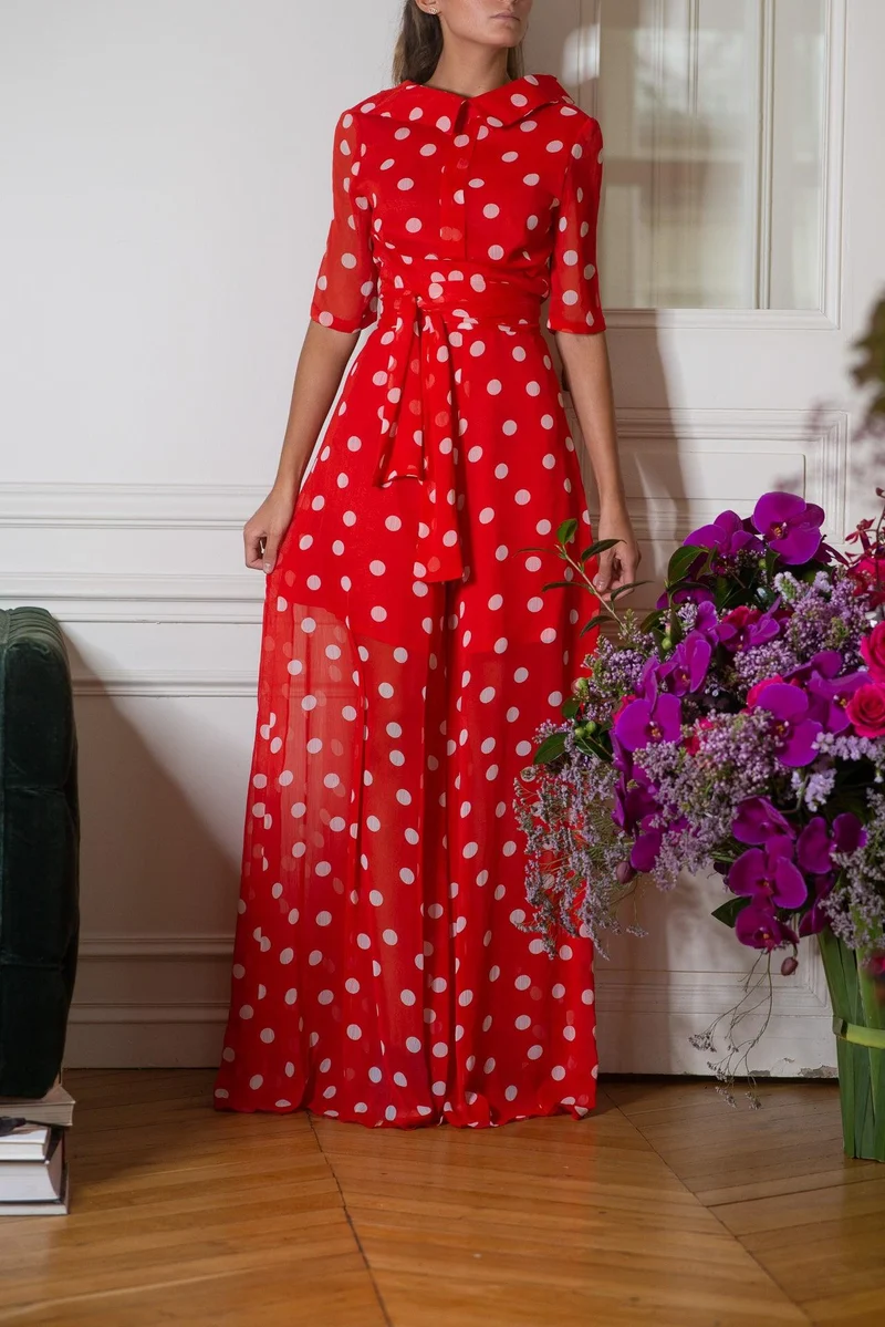 Combinaison pantalon en mousseline de soie rouge à pois