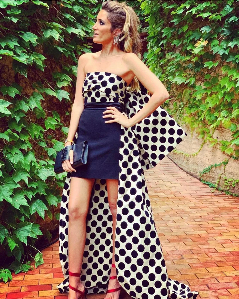 Robe courte amovible, dos noeud papillon