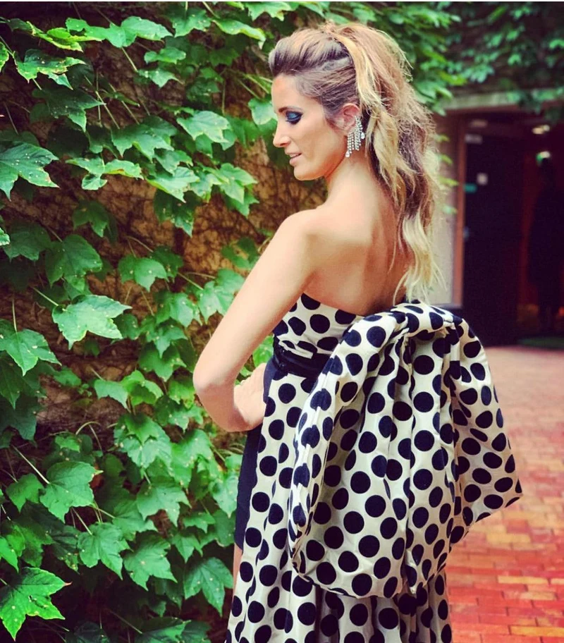 Robe courte amovible, dos noeud papillon