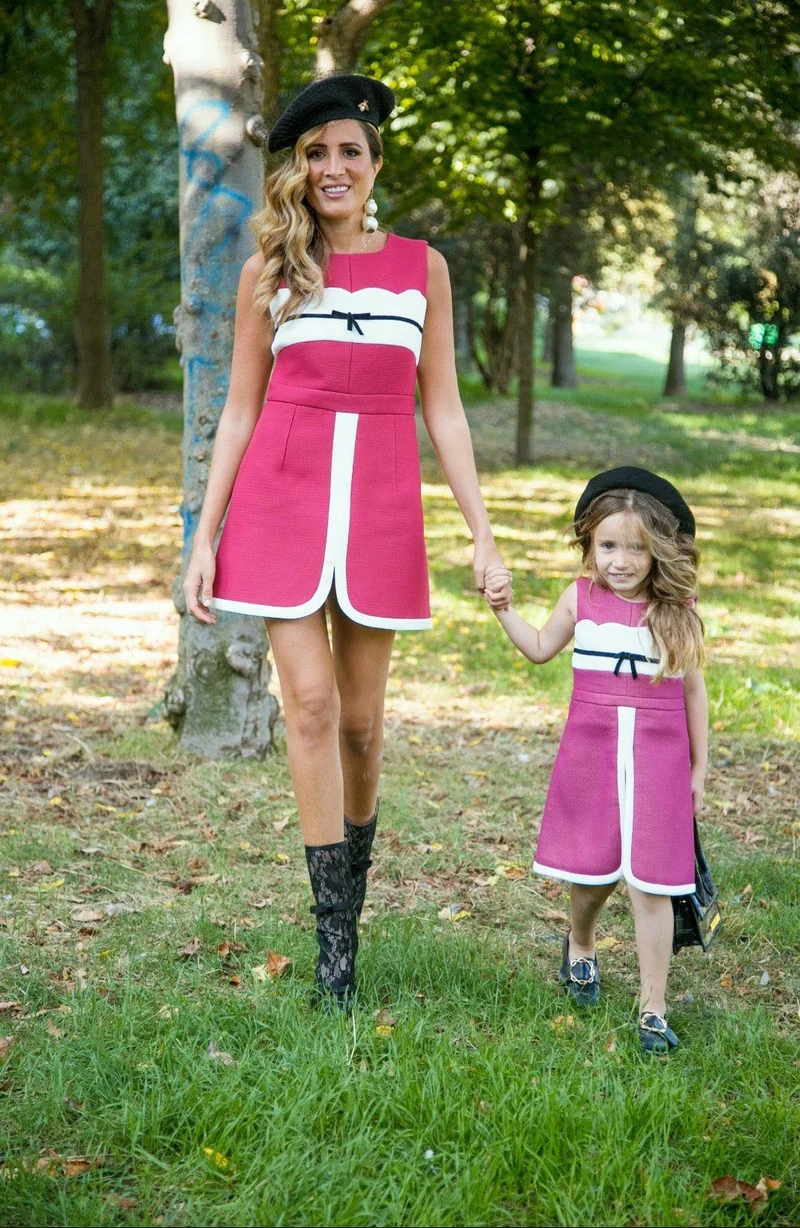 Robe courte bicolore avec petit nœud
