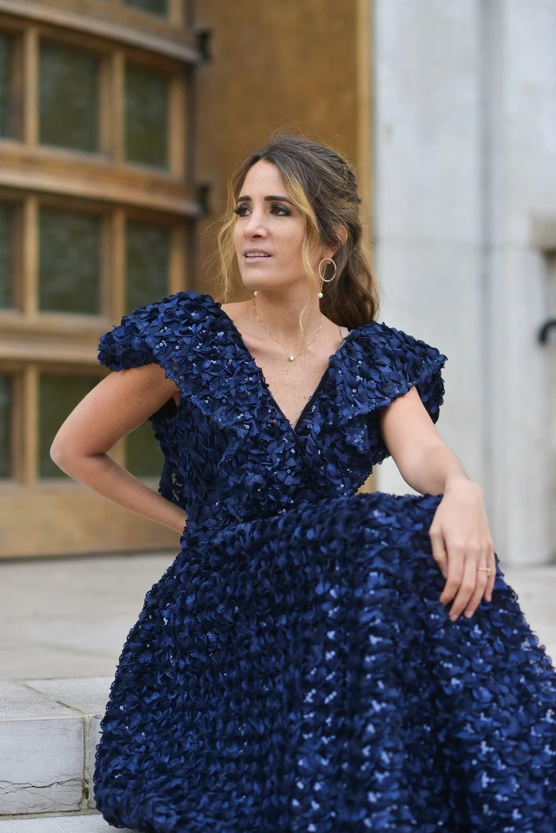 Robe longue du soir pétales brodés bleu marine