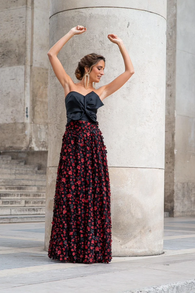 Jupe Chambord pétales brodées noir et rouge
