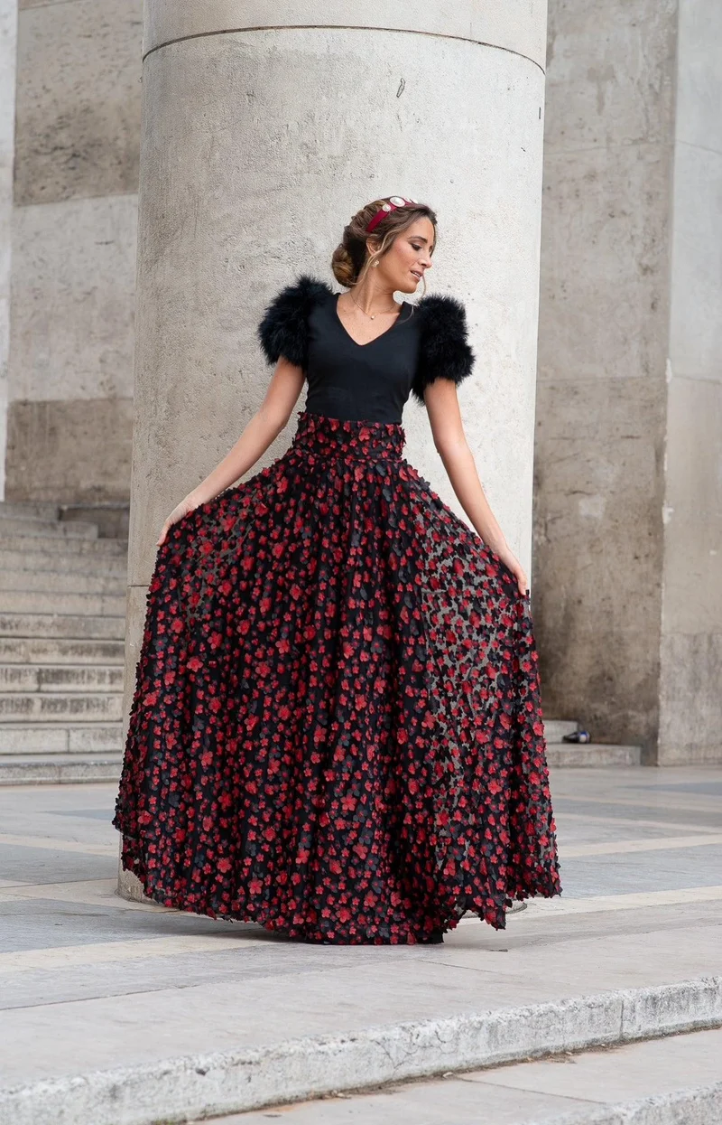 Jupe Chambord pétales brodées noir et rouge