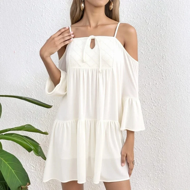 Robe d'été blanche courte épaules tombantes
