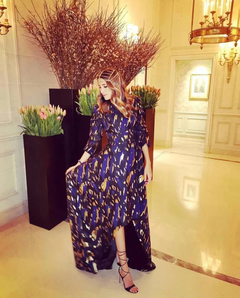 Robe Abu Dhabi asymétrique bleue