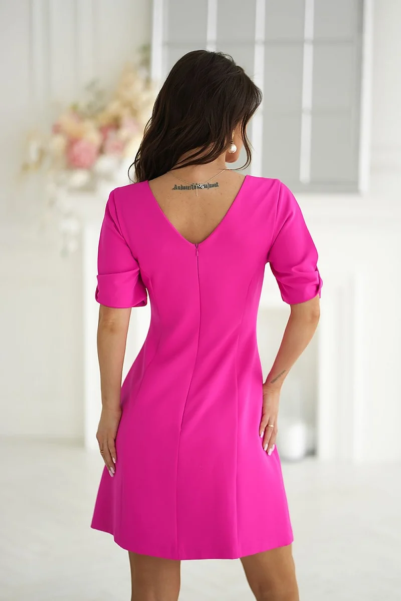Robe de cocktail courte manches coupées