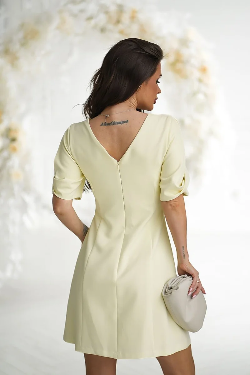 Robe de cocktail courte manches coupées