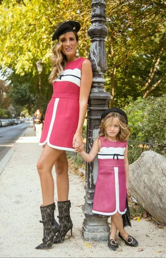 Robe courte bicolore avec petit nœud