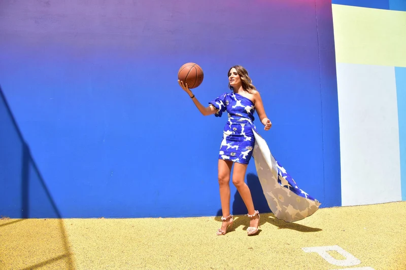 Robe Santorini à fleurs bleues asymétrique