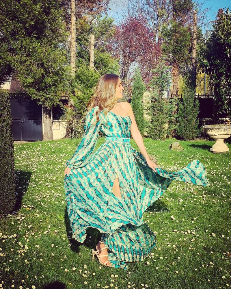 Robe longue du soir en soie sauvage bleue verte