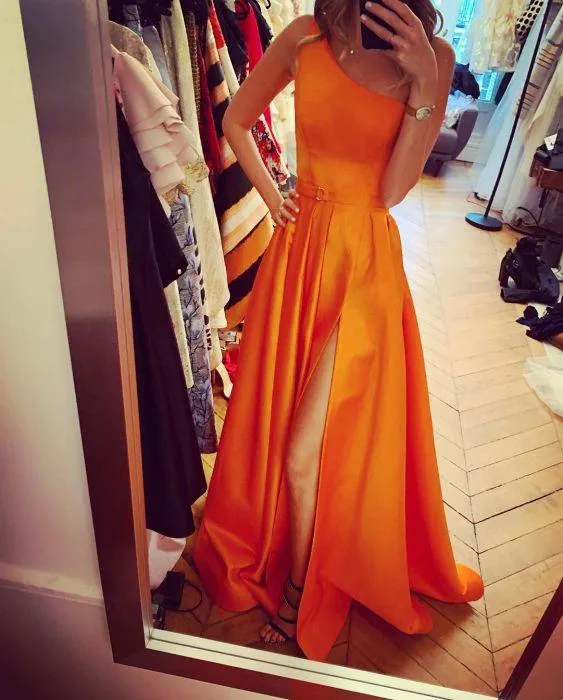 Vente Robe longue orange manche asymetrique