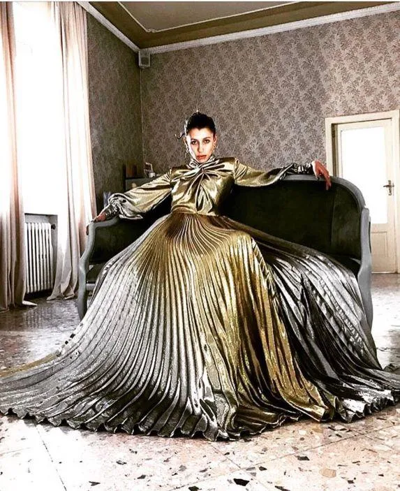 Robe longue du soir Sanchis en faille de soie dorée