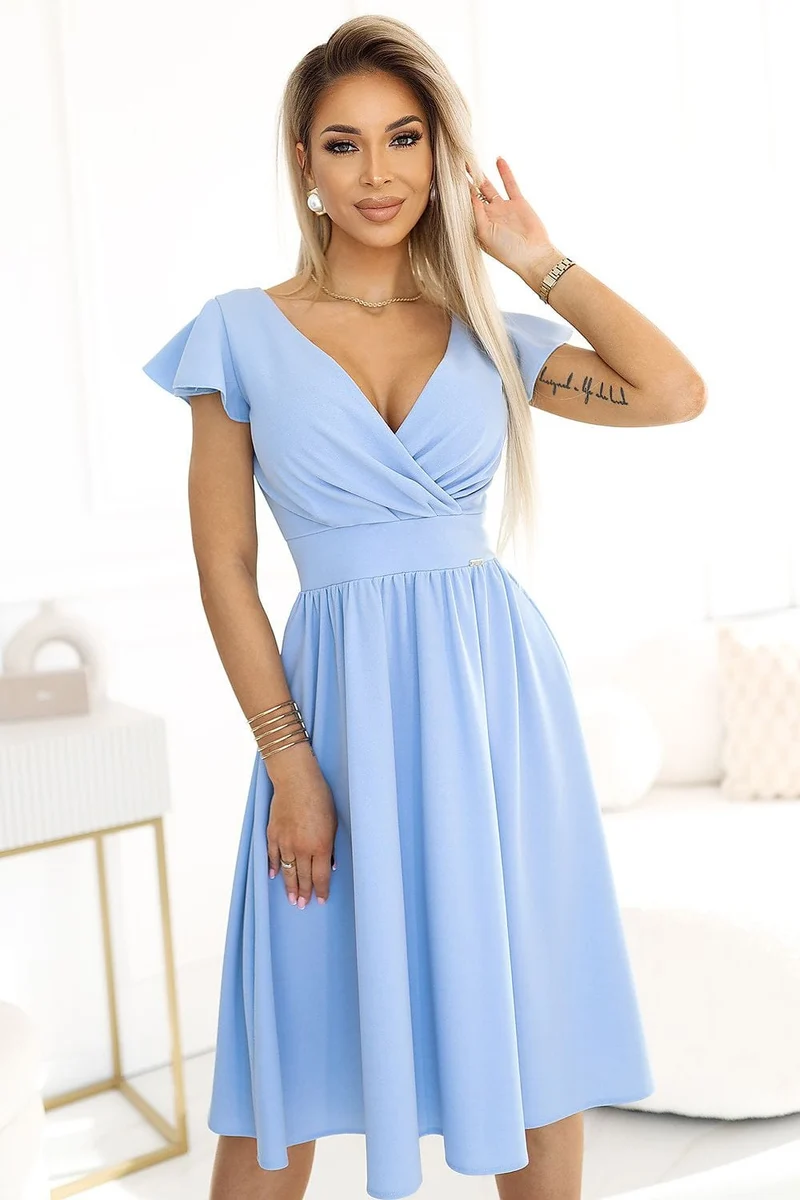 Robe de cocktail décolletée manches courtes