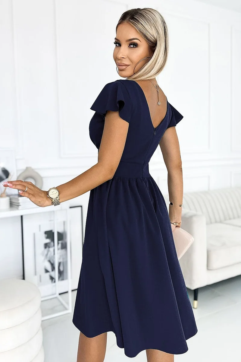 Robe de cocktail décolletée manches courtes