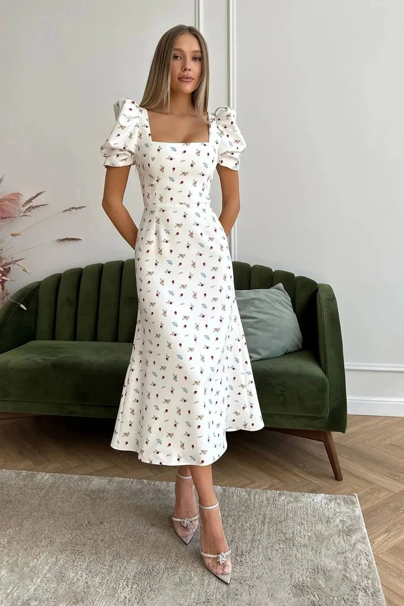 Robe été fleurie midi col carré