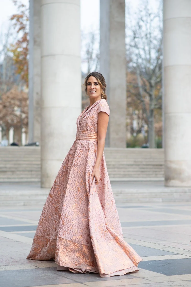 Robe longue en jacquard rose à col smocké