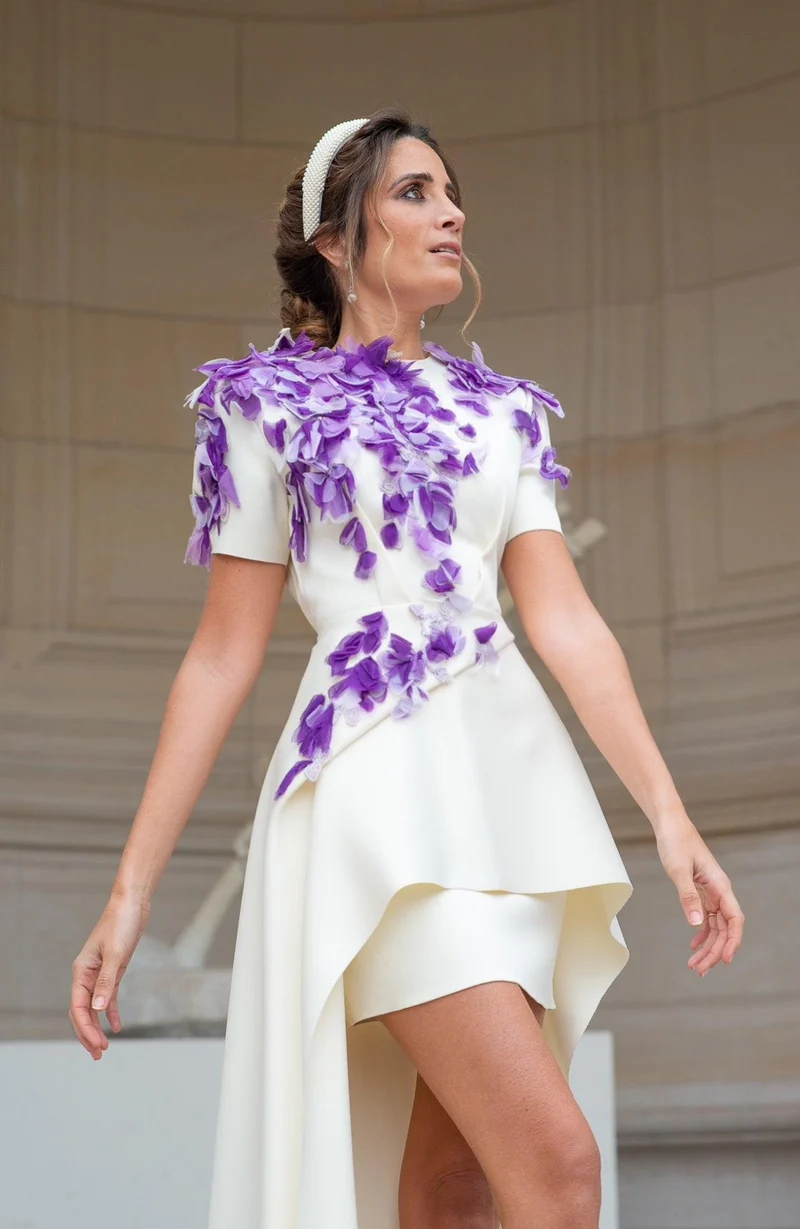 Robe asymétrique pétales violets