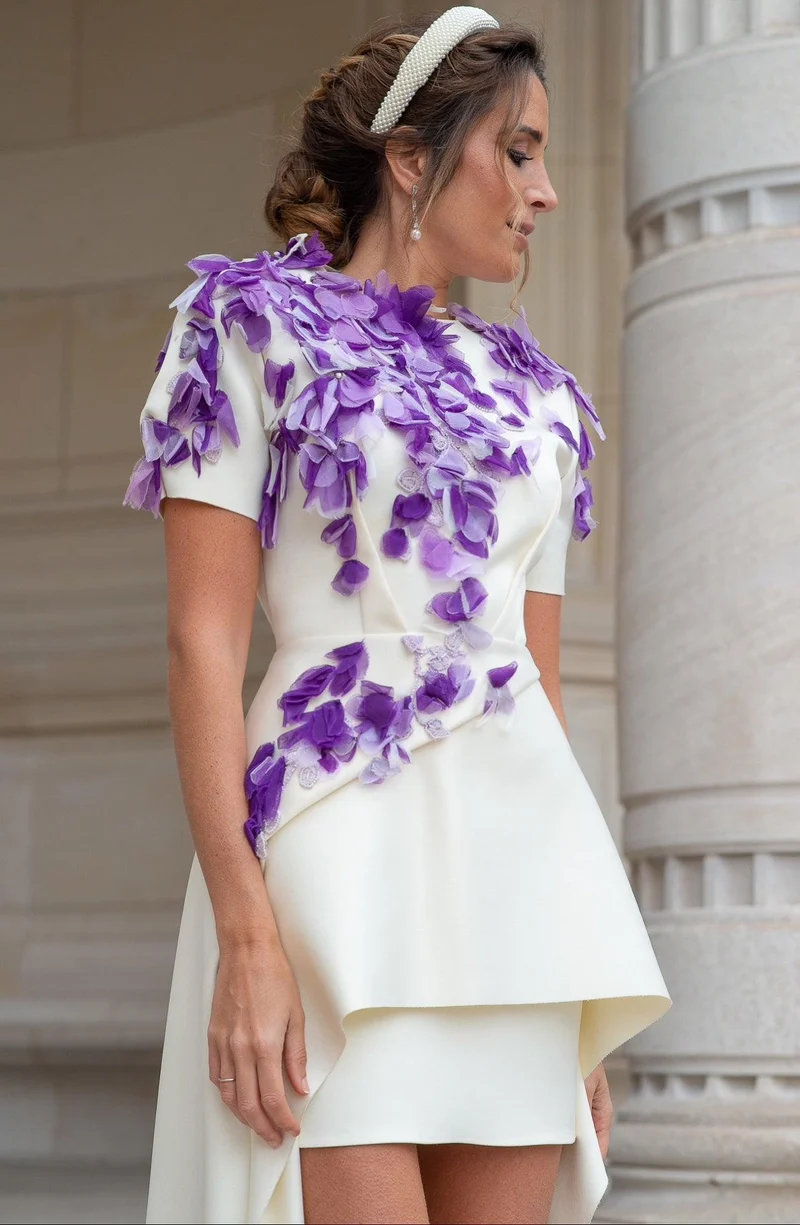 Robe asymétrique pétales violets