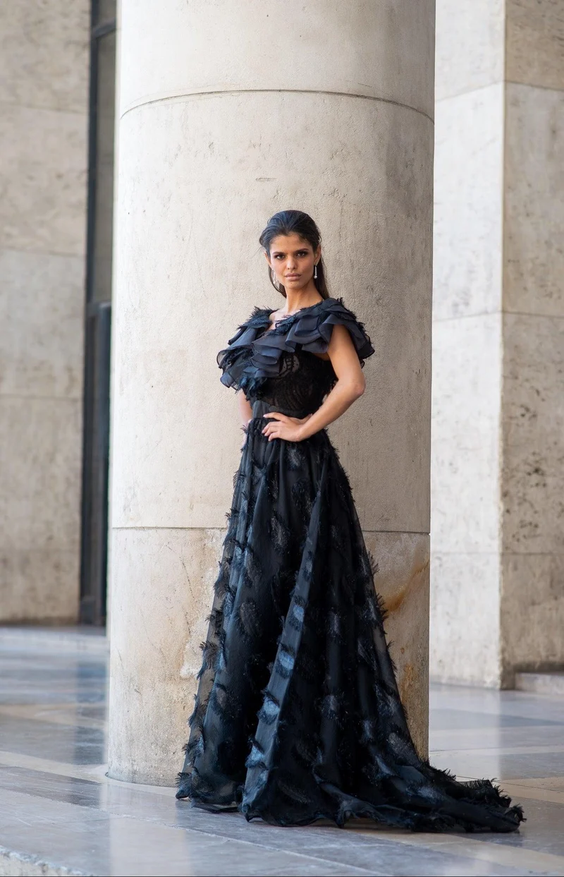 Robe longue défilé à plumetis noir